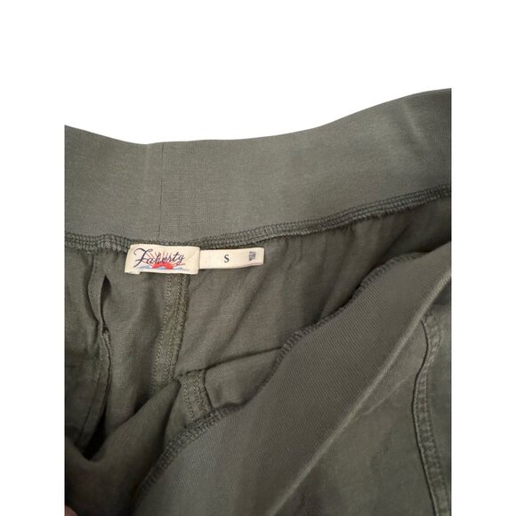Faherty Women's olive green shorts size small - Picture 2 of 3